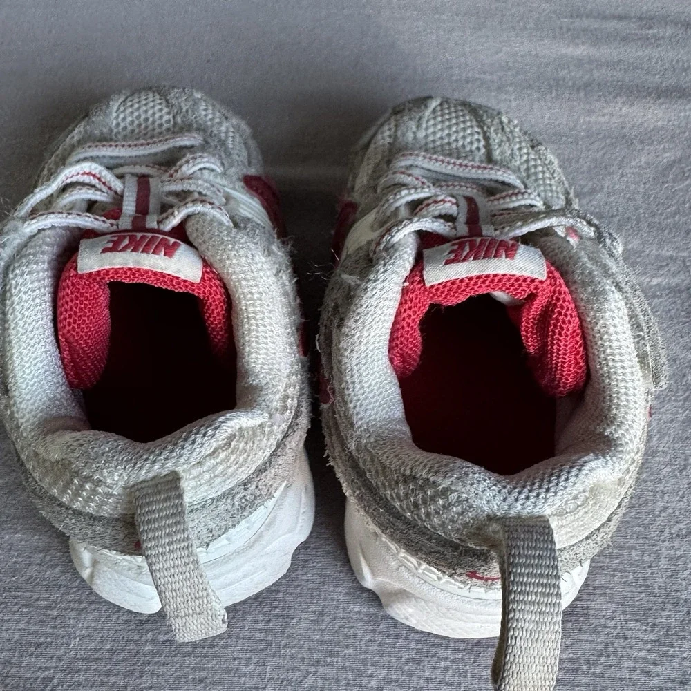 Size 5c - Toddler's Nike Vomero 5 SE Sail/University Red (IO9260 100)